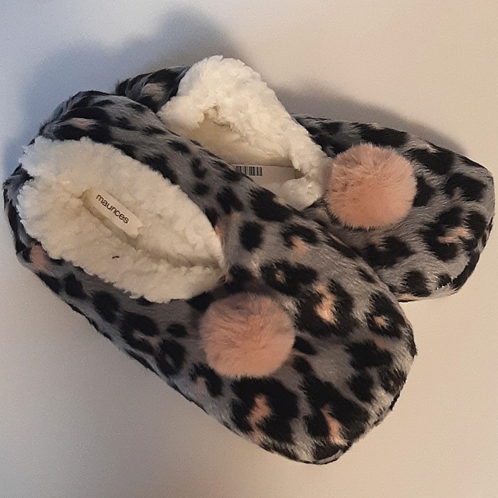 NWT fuzzy cheetah-print sherpa slippers